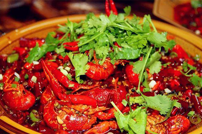 金宮麻辣小龍蝦調(diào)料專業(yè)廚師精心研發(fā)還賦予其獨特的麻辣味。